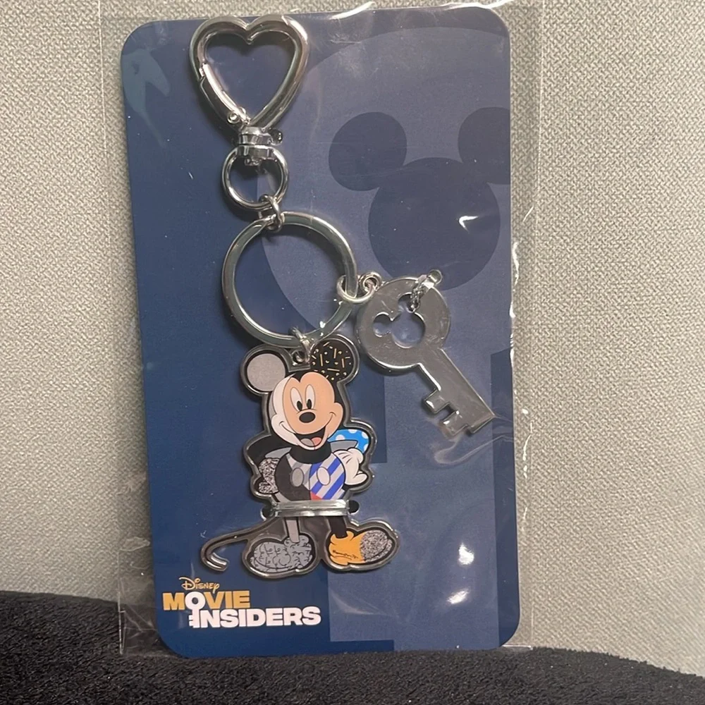 BNWT MICKEY MOUSE 100TH ANNIVERSARY KEYCHAIN BY POP ARTIST ROMERO BRITTO 2023